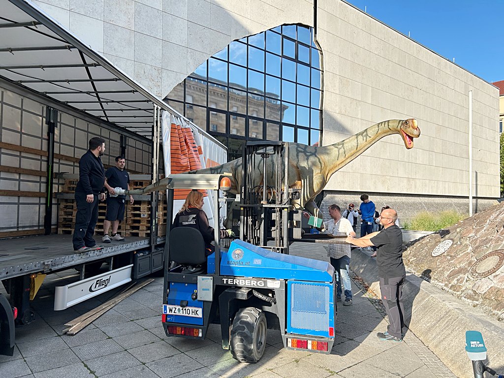 Die ersten Dinos erobern das Mannheimer Museumsviertel
