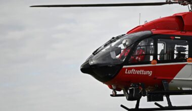 Kleintransporter kippt in Berlin auf die Seite – Mehrere Verletzte