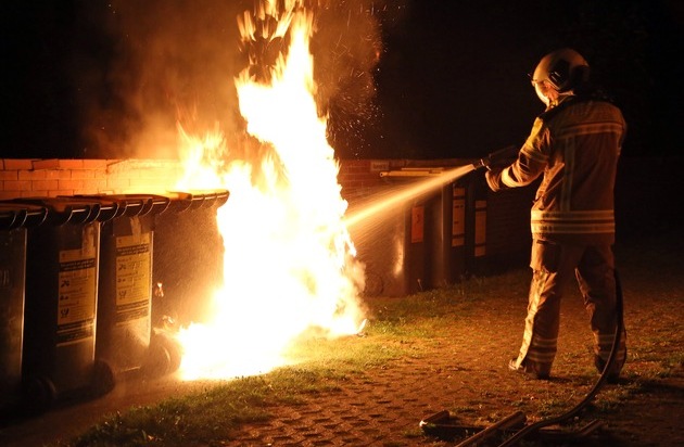 FW Dresden: Informationen zum Einsatzgeschehen von Feuerwehr und Rettungsdienst in der ...