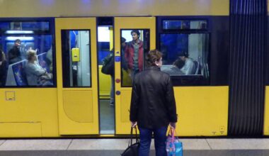 Jeanette Biedermann in Essen - Musik in der U-Bahn-Station
