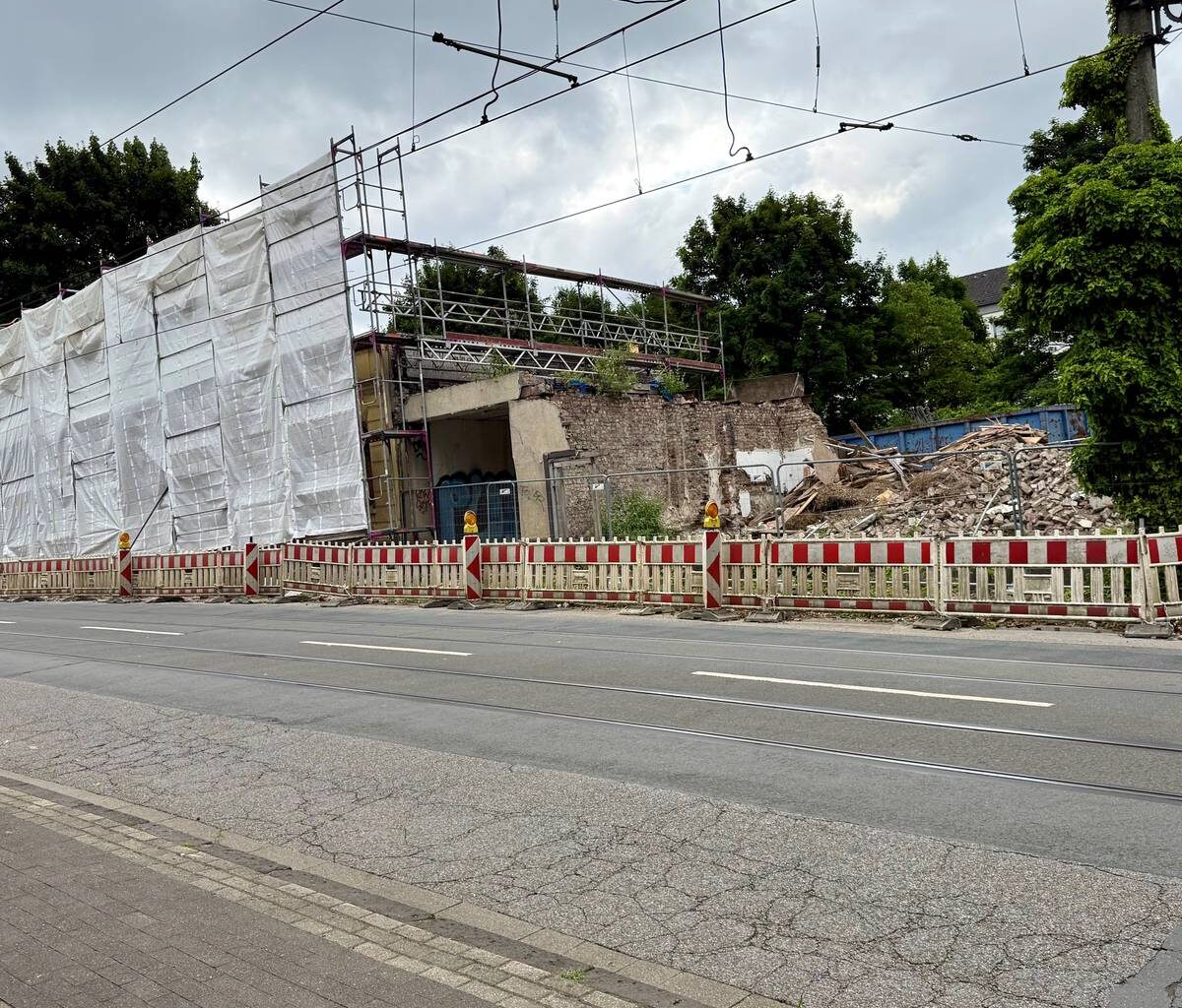 Abriss in Essen: Schrotthäuser bleiben Thema