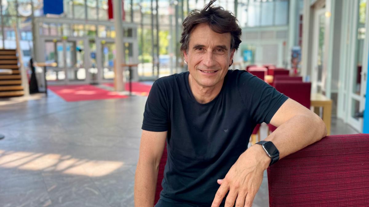 Star Oliver Mommsen spielt in Hamburg acht Rollen gleichzeitig