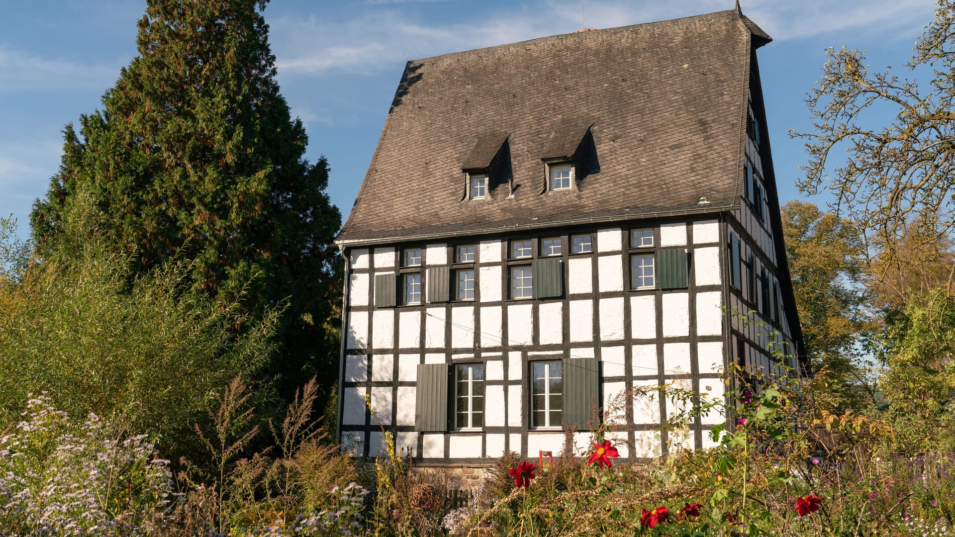 Schön, aber ungenutzt: Das Herrenhaus des Thurner Hofs in Köln-Dellbrück. (Symbolbild)