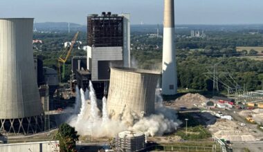 Kühlturm im Kraftwerk Scholven erfolgreich gesprengt