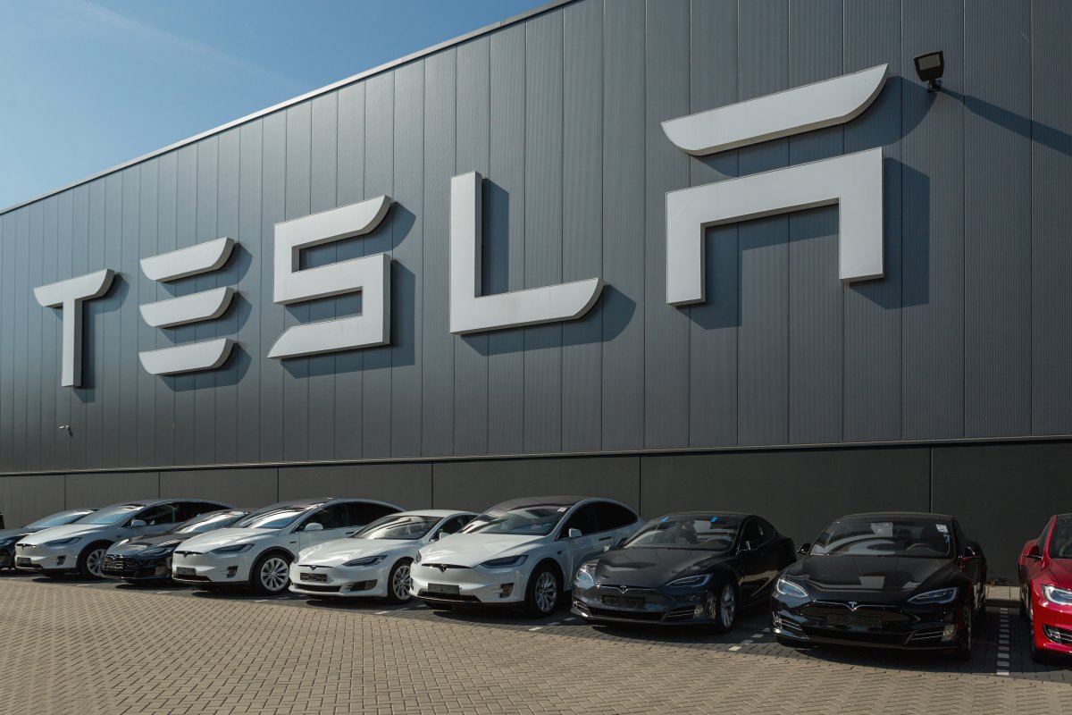 Tesla stellt Musk Aktien für eine Billion US-Dollar in Aussicht