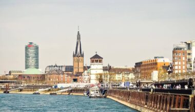 Stadtsparkasse feiert am Rheinufer Geburtstag