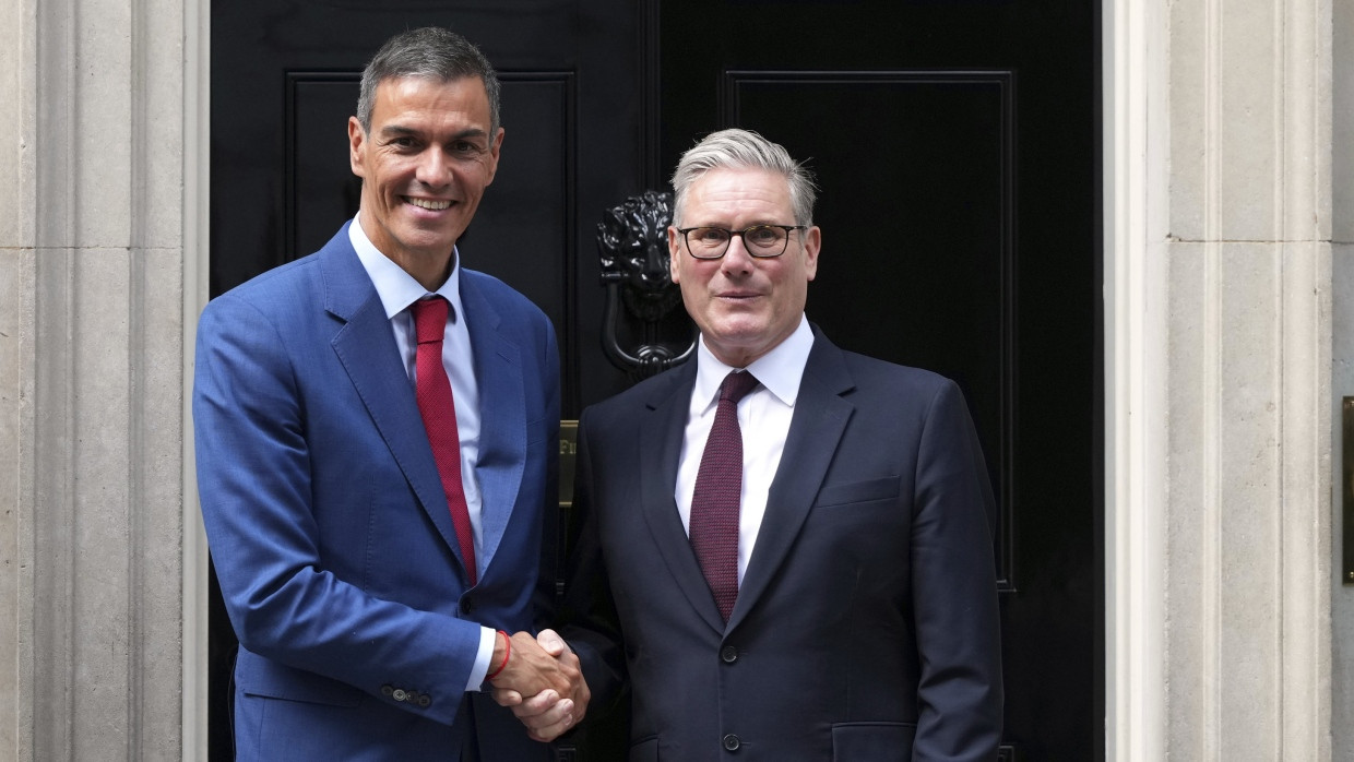 Spaniens Ministerpräsident Pedro Sánchez und Großbritanniens Premierminister Keir Starmer am Mittwoch in London