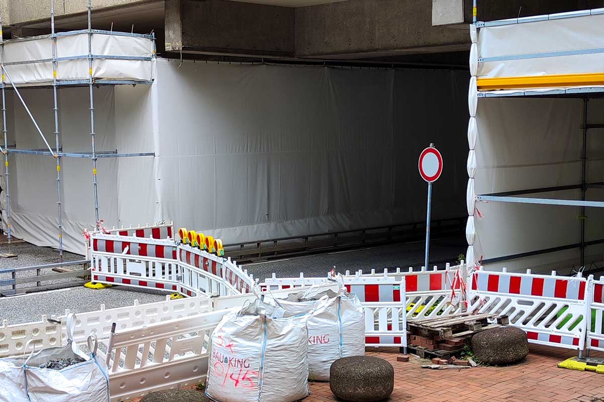 Campus Grifflenberg: Wann endet die Sperrung der Gaußstraße am Uni-Haupteingang? - blickfeld