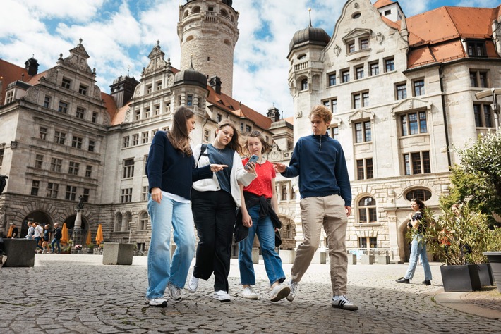 Spielend die Welt verändern: Neue Rätseltour in Leipzig macht die 17 Nachhaltigkeitsziele erlebbar