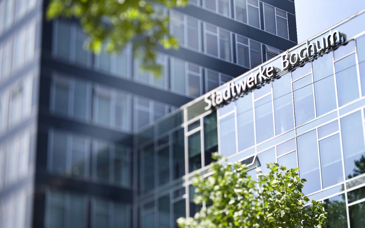 Die schwarze Fassade der Stadtwerke-Verwaltung