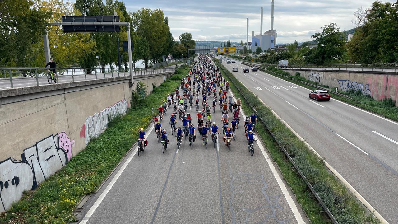 Baden-Württemberg: Sternfahrt des ADFC: Tausende Menschen radeln nach Stuttgart