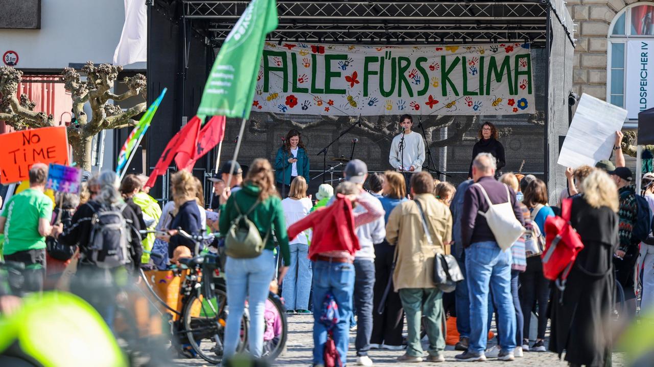 Baden-Württemberg: Freiburg, Karlsruhe, Stuttgart: Fridays for Future ist zurück - erstmals am Samstag