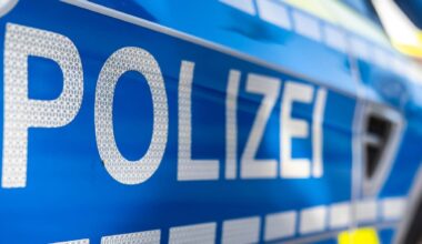 Senior in Fahrstuhl ausgeraubt und attackiert