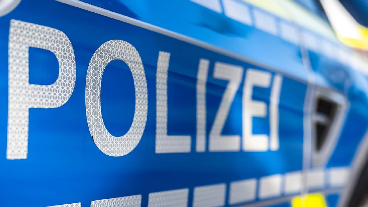 Senior in Fahrstuhl ausgeraubt und attackiert
