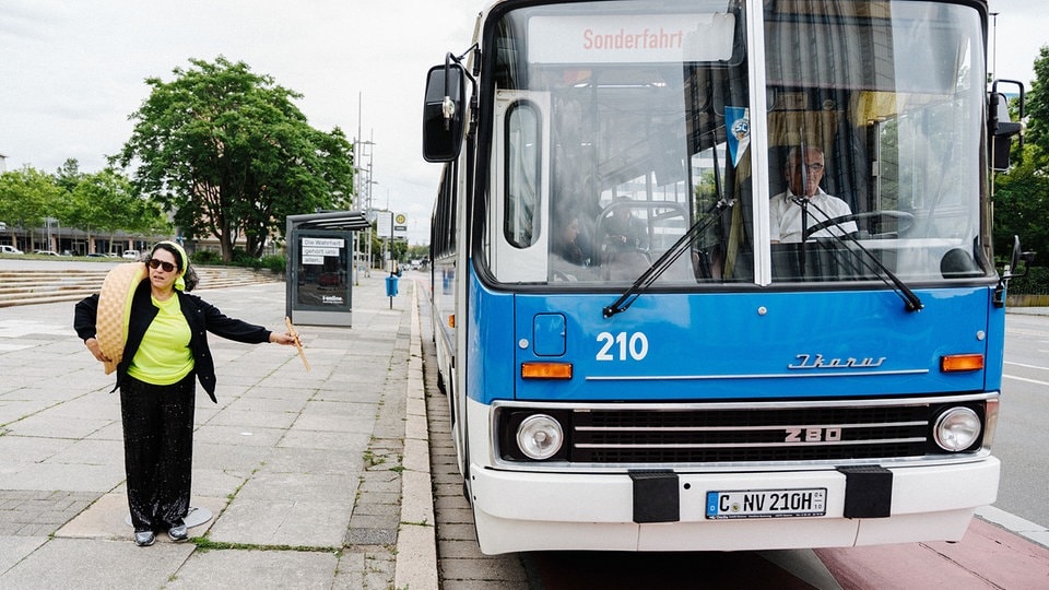 Chemnitz: Theater als Bustour erkundet Blick von Frauen auf Arbeit