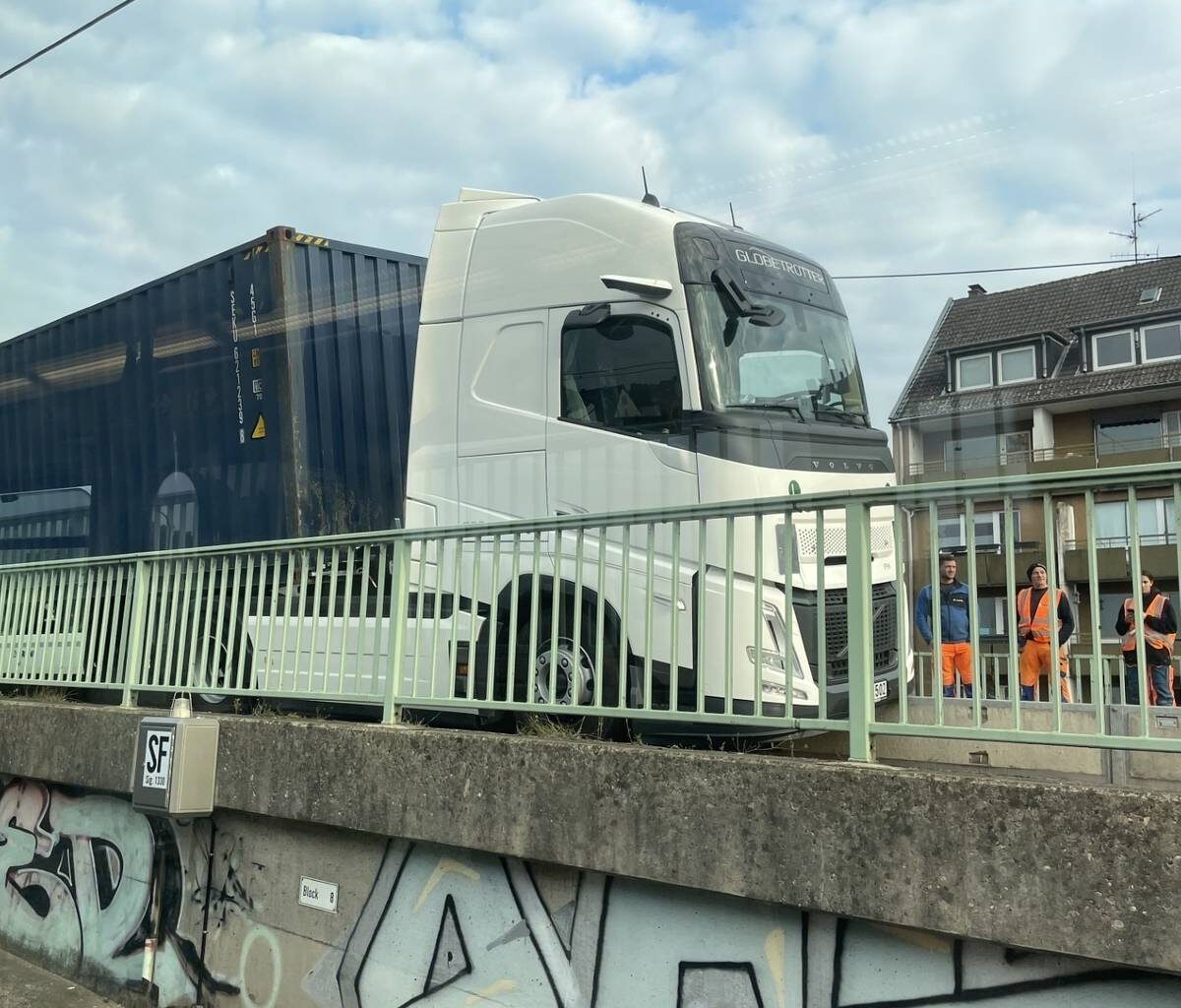 Köln: Brücke nach Unfall gesperrt