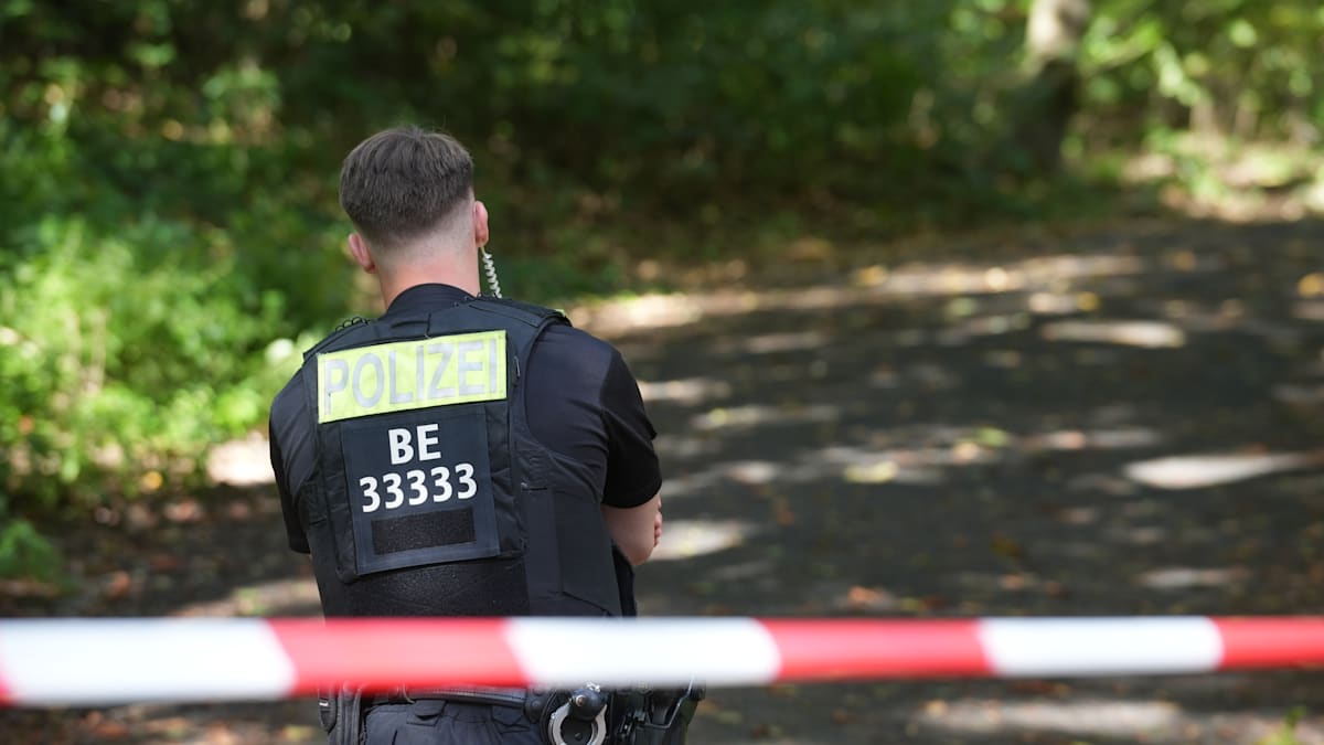 Berlin: Verbrannte Frauenleiche auf Spielplatz gefunden – Polizei befragt Verdächtigen