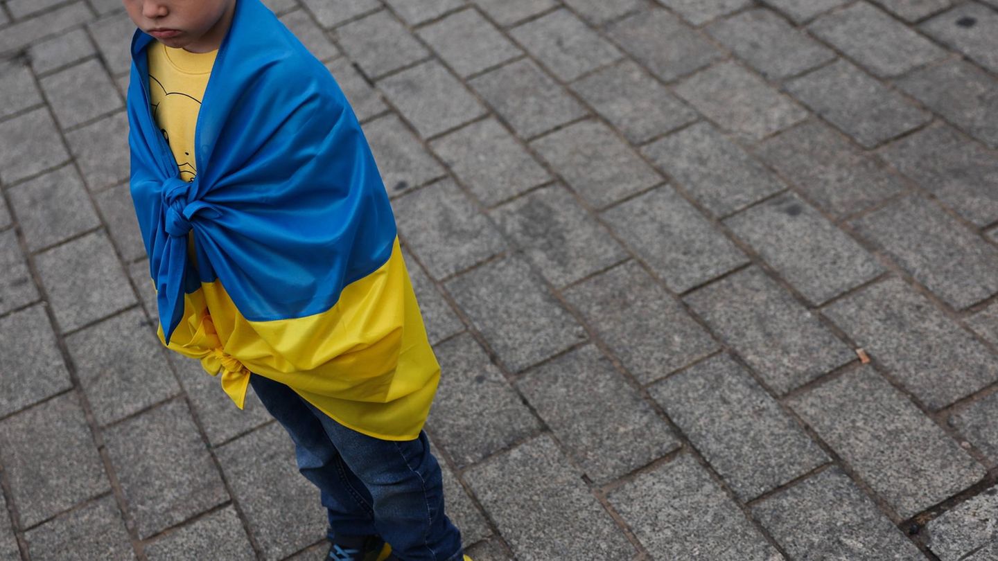 Kind mit Ukraineflagge