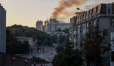 Schwere russische Angriffe treffen Regierungsgebäude