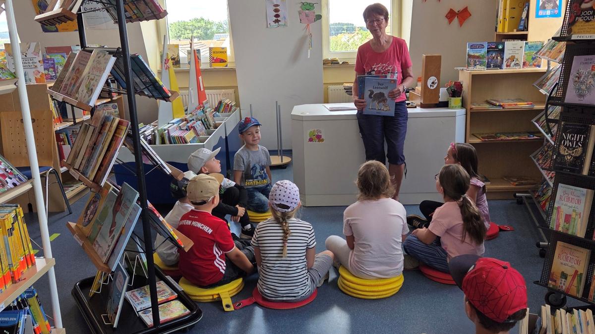 Besuch der Vorschüler in der Bücherei