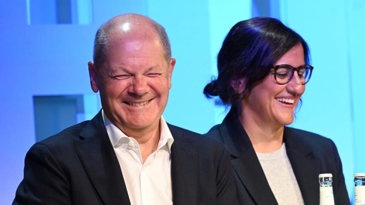 Boyens Medien - Olaf Scholz feiert 10 Jahre Hamburg Open Online University