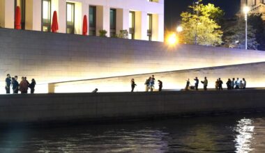 Massenschlägerei am Humboldt-Forum in Berlin – Mann muss reanimiert werden
