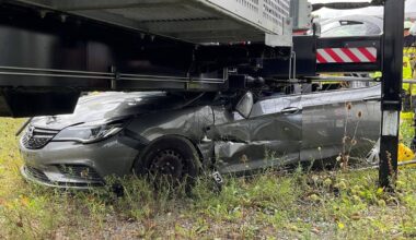 Gladbeck: PKW schleudert gegen Sendemast