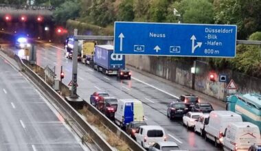 Unwetterwarnung: Starkregen in Düsseldorf – Feuerwehr rückt zu 15 Einsätzen aus, Rheinbahn-Busse verspätet - RP Online
