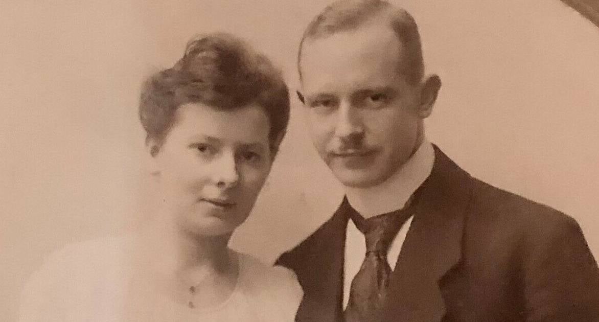 Als Oma Marta im Kostümchen ins Wahllokal ging