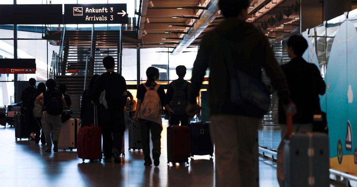Flughafen Köln/Bonn - Frau hat falschen Pass, echter