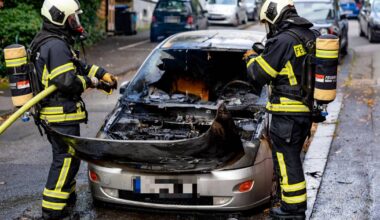 Auto brennt: Einsatz in Wuppertal