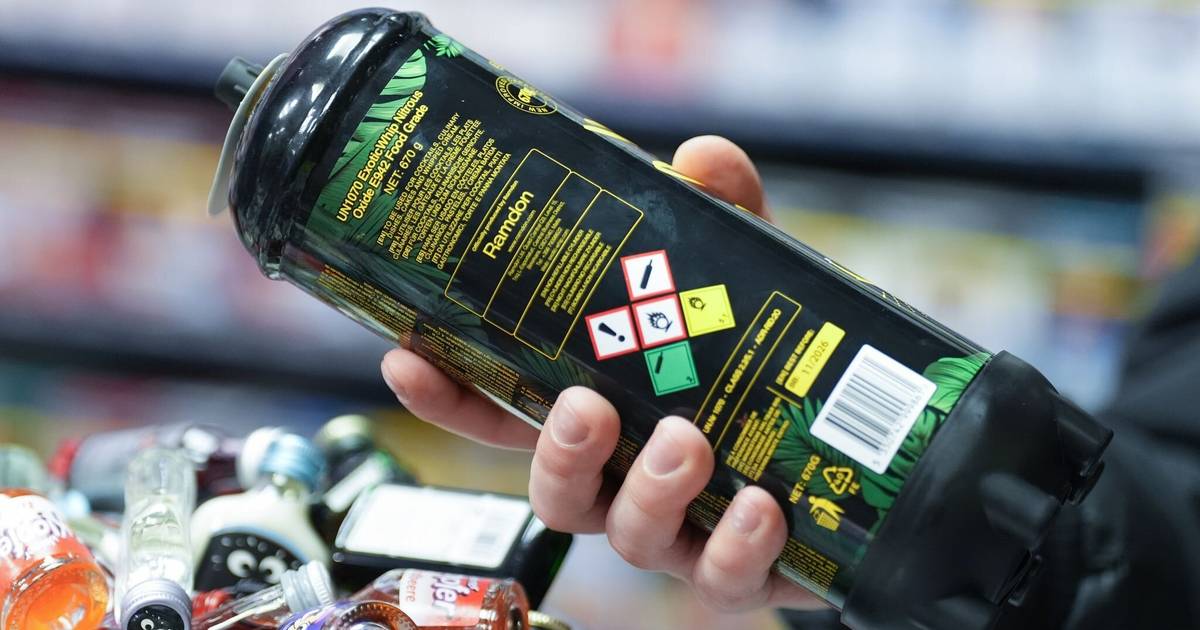 Auto überschlägt sich am Innenhafen – Polizei findet Lachgasflaschen im Wagen