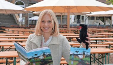 Krähe Kalli erzählt Kindern von Krefeld