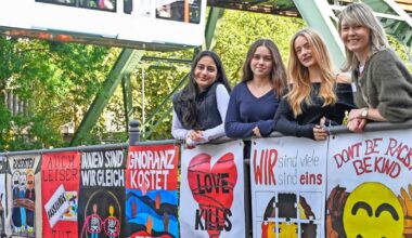 Wuppertaler Schüler zeigen Haltung mit Plakaten