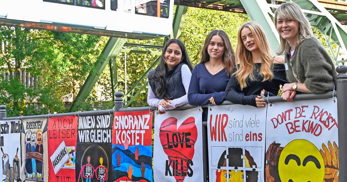 Wuppertaler Schüler zeigen Haltung mit Plakaten