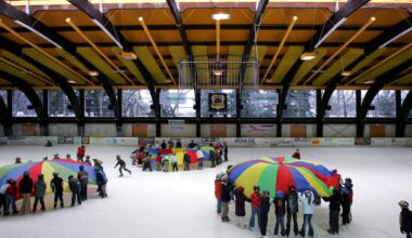 Saisonstart in der Eishalle Moers: Kinderdisco und Laufzeiten