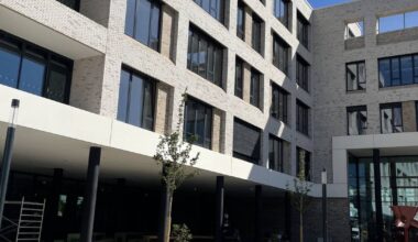 Wasserschaden in Benrather Realschule besorgt Sportler
