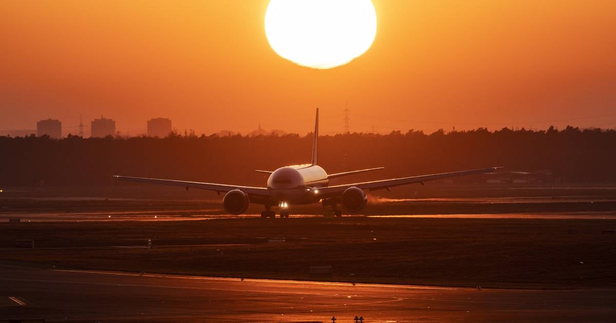 Flammen am Triebwerk – Flugzeug bricht Start in Düsseldorf ab