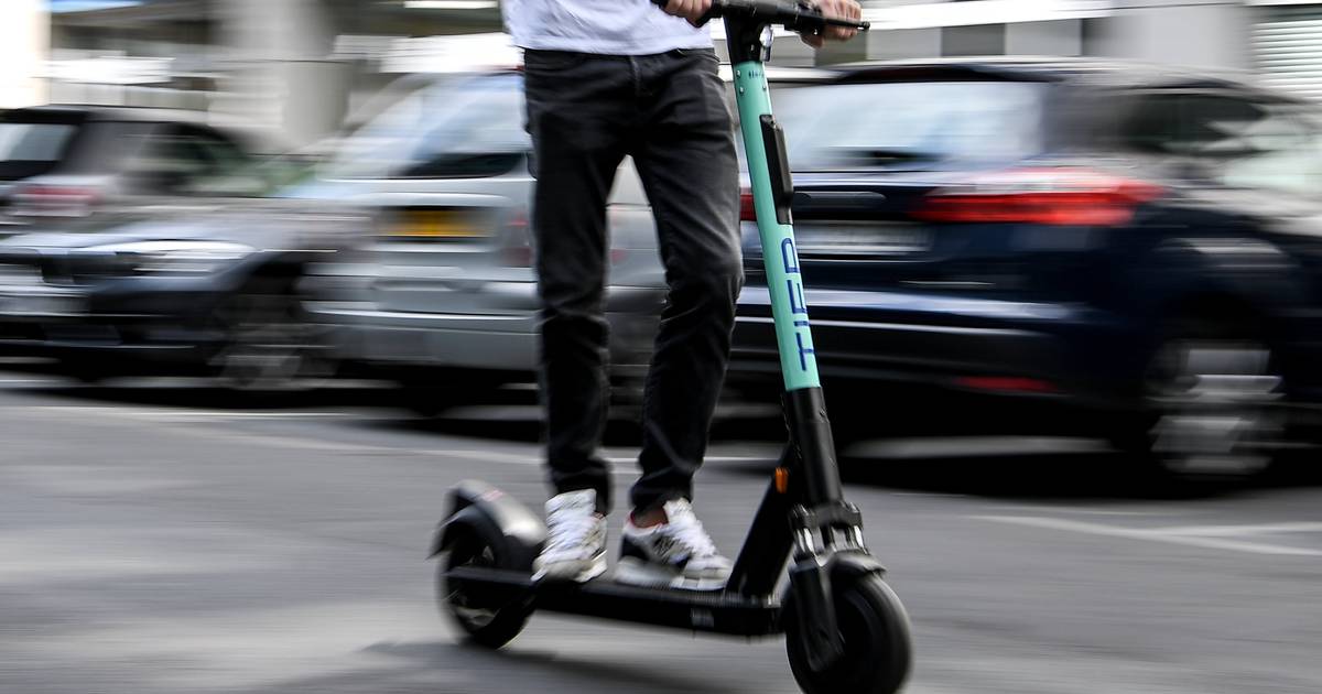 E-Scooterfahrer fährt Kind an und flüchtet
