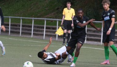 Rott kommt nach früher Roter Karte beim Cronenberger SC unter die Räder