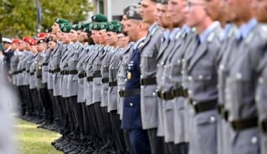 Gelöbnis vor Düsseldorfer Landtag: Bundeswehrrekruten legen Eid ab