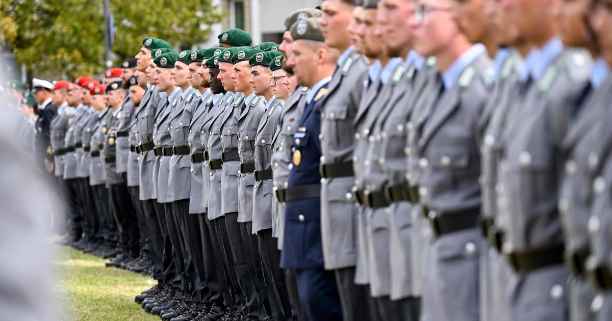 Gelöbnis vor Düsseldorfer Landtag: Bundeswehrrekruten legen Eid ab
