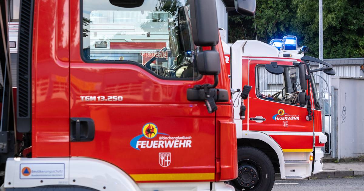 Wilhelm-Strater-Straße in Mönchengladbach: Feuerwehr löscht Wohnungsbrand