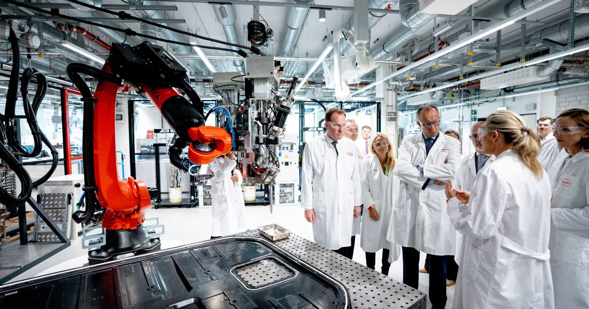 Friedrich Merz besucht Henkel - Fokus auf Industriestrompreis