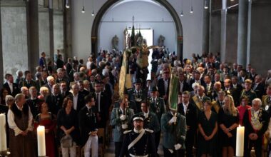 Stadtschützenfest 2025 in Mönchengladbach: Ehrungen, Fassanstich und Tradition