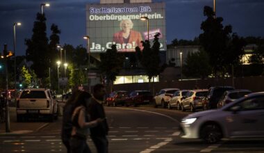 Bilker Stadtzentrum in Düsseldorf - Riesige Werbung für Clara Gerlach