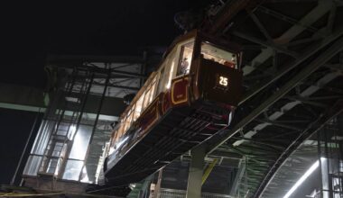 Historische Schwebebahn "Kaiserwagen" fährt wieder