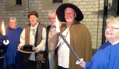 Der Nachtwächter führt durch den Stadtteil Kalkum