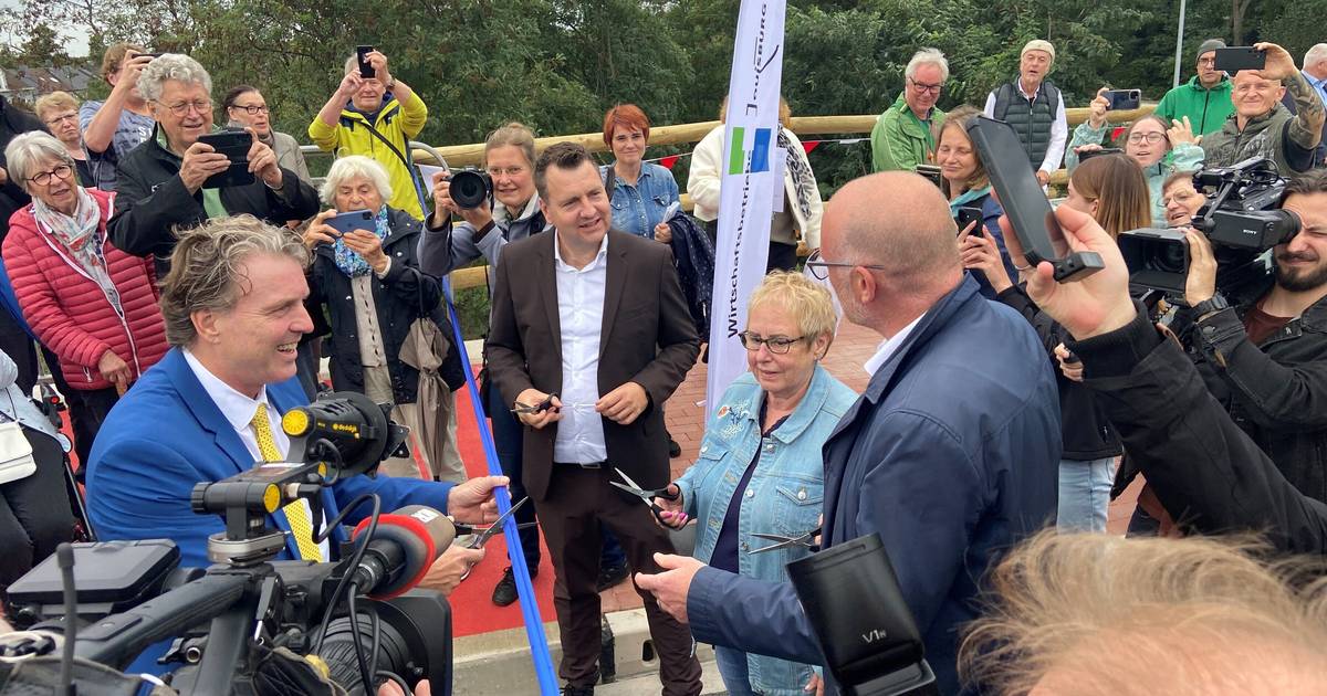 Cölve-Brücke zwischen Duisburg und Moers eröffnet