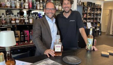 Henrik Schmidt und Robin Haase handeln mit Whisky